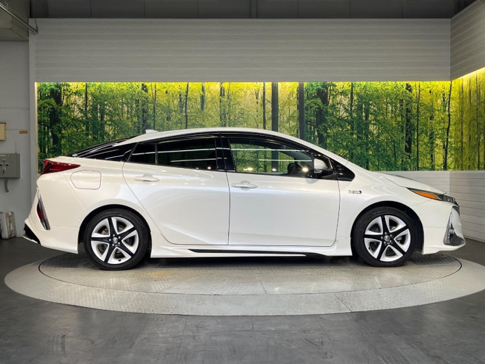 2017 Toyota Prius PHV DLA-ZVW52 (UW-6a34b42b15cb4)[26]