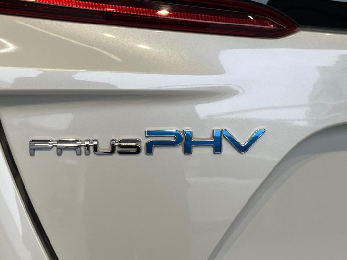 2017 Toyota Prius PHV DLA-ZVW52 (UW-6a34b42b15cb4)[17]