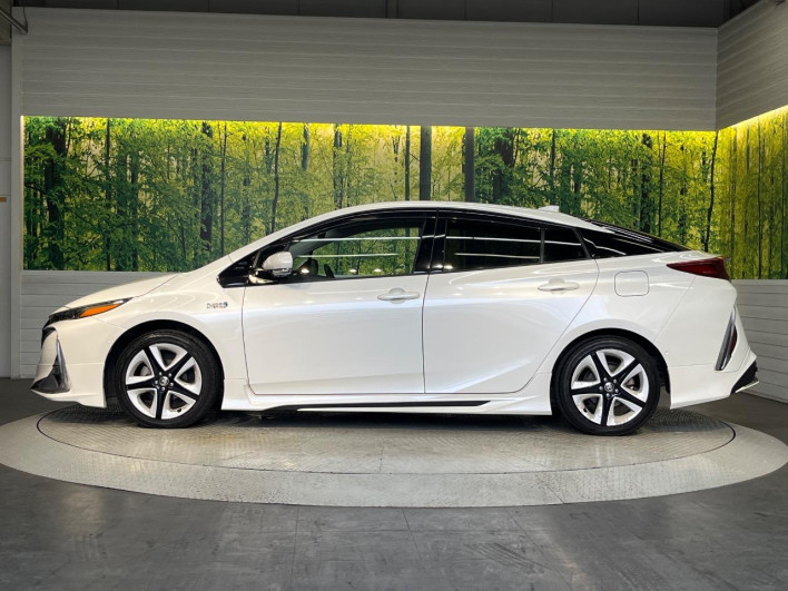 2017 Toyota Prius PHV DLA-ZVW52 (UW-6a34b42b15cb4)[6]