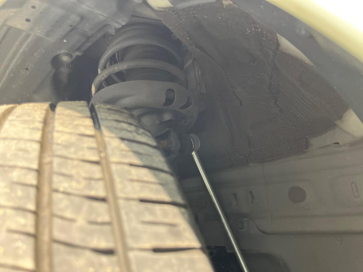 2017 Toyota Prius PHV DLA-ZVW52 (UW-6a34b42b15cb4)[4]
