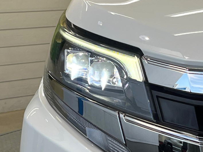 2017 Toyota Noah DAA-ZWR80W (UW-6a34b431b3005)[8]
