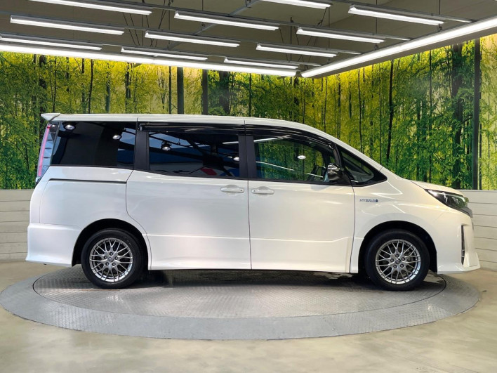 2017 Toyota Noah DAA-ZWR80W (UW-6a34b431b3005)[27]