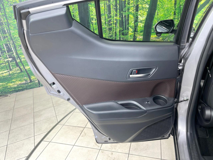 2017 Toyota C-HR DAA-ZYX10 (UW-6a34b43de6ff8)[13]