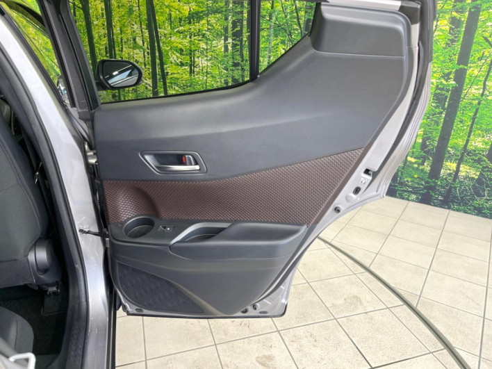 2017 Toyota C-HR DAA-ZYX10 (UW-6a34b43de6ff8)[15]