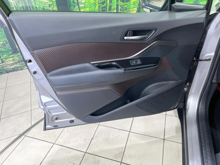 2017 Toyota C-HR DAA-ZYX10 (UW-6a34b43de6ff8)[12]