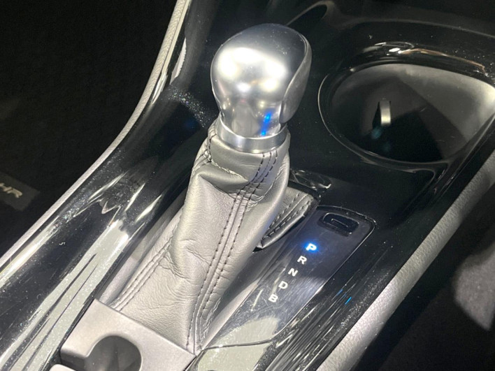 2017 Toyota C-HR DAA-ZYX10 (UW-6a34b43de6ff8)[27]