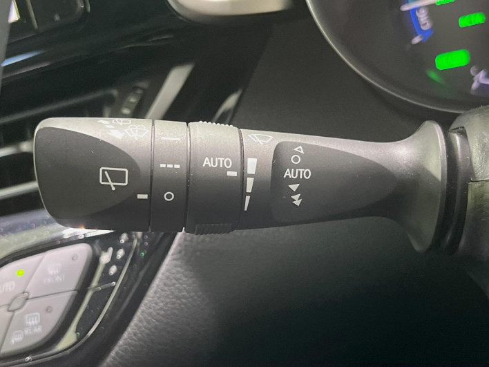 2017 Toyota C-HR DAA-ZYX10 (UW-6a34b43e0eaf2)[29]