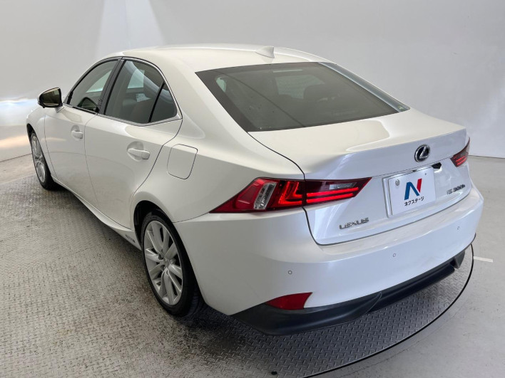 2013 Lexus IS DAA-AVE30 (UW-6a36038db2a4f)[26]