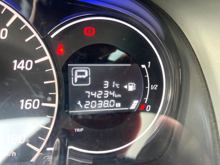 2013 Nissan Note DBA-E12 (UW-6a3603d9e8e81)[2]