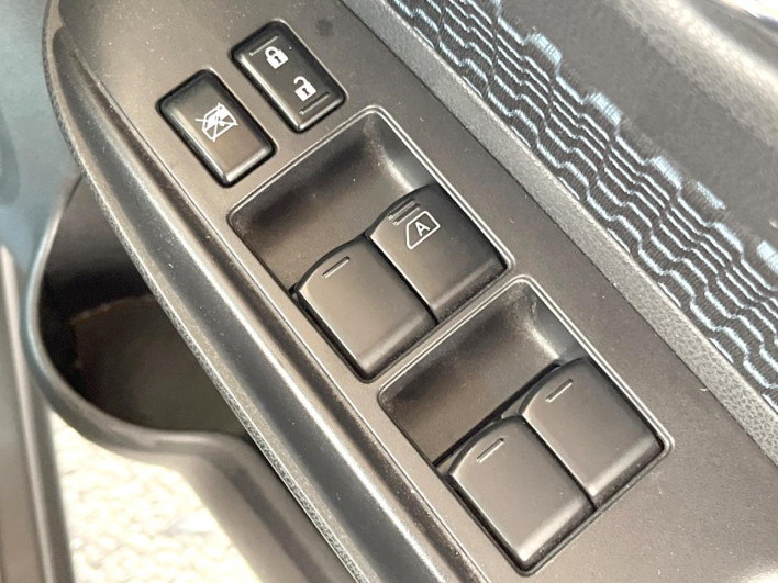 2015 Nissan Note DBA-E12 (UW-6a3603db5a6f1)[10]