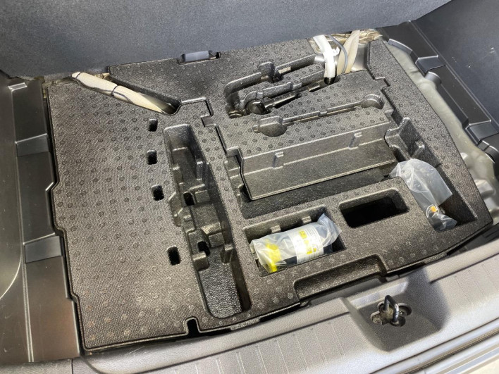 2021 Nissan Note 6AA-E13 (UW-6a3603de31d63)[16]