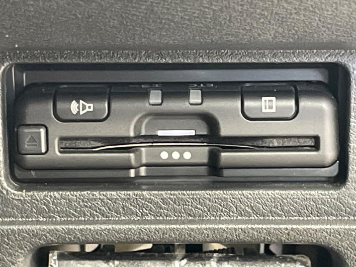2021 Nissan Note 6AA-E13 (UW-6a3603de31d63)[21]