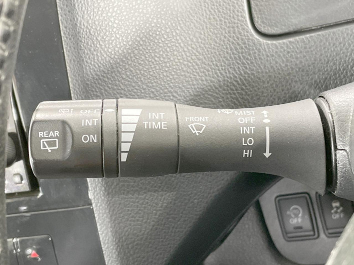 2011 Nissan Serena DBA-FNC26 (UW-6a3603e90f77f)[25]