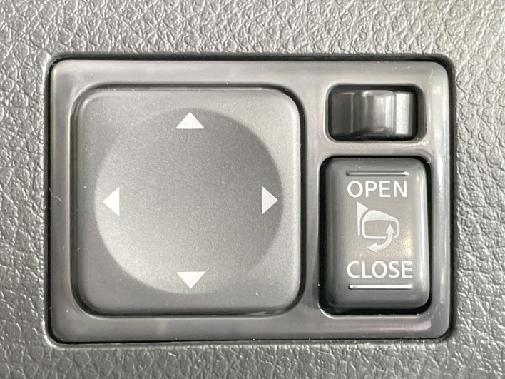 2011 Nissan Serena DBA-FNC26 (UW-6a3603e90f77f)[29]