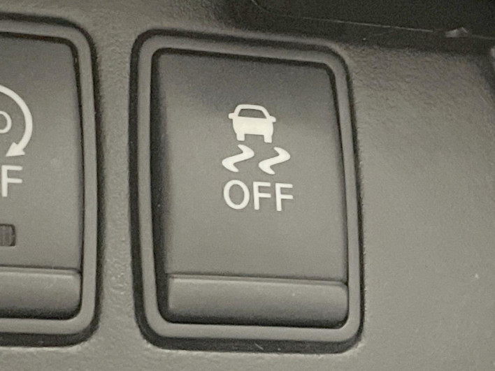 2011 Nissan Serena DBA-FNC26 (UW-6a3603e90f77f)[28]