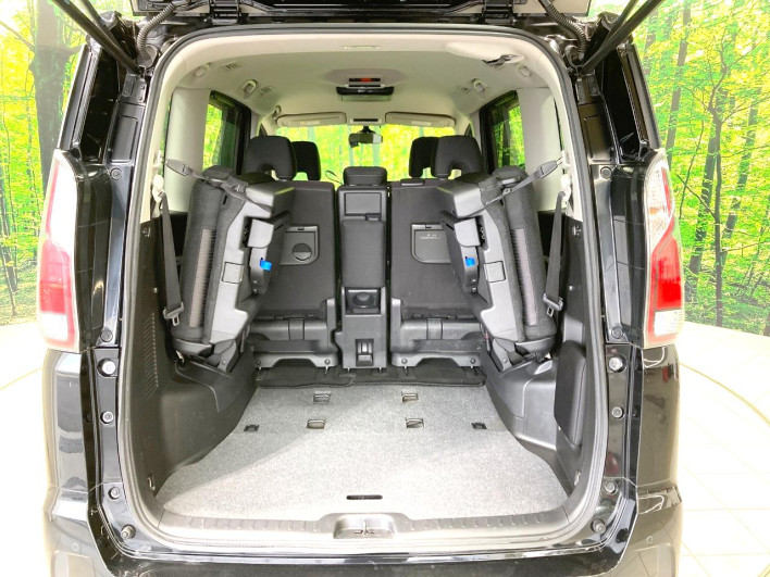 2016 Nissan Serena DAA-GFC27 (UW-6a3603f33431b)[17]