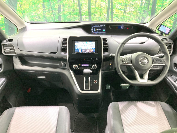 2016 Nissan Serena DAA-GFC27 (UW-6a3603f33431b)[25]
