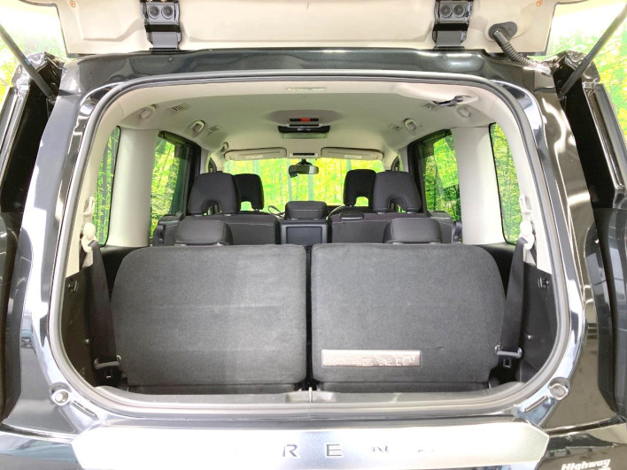 2016 Nissan Serena DAA-GFC27 (UW-6a3603f33431b)[15]