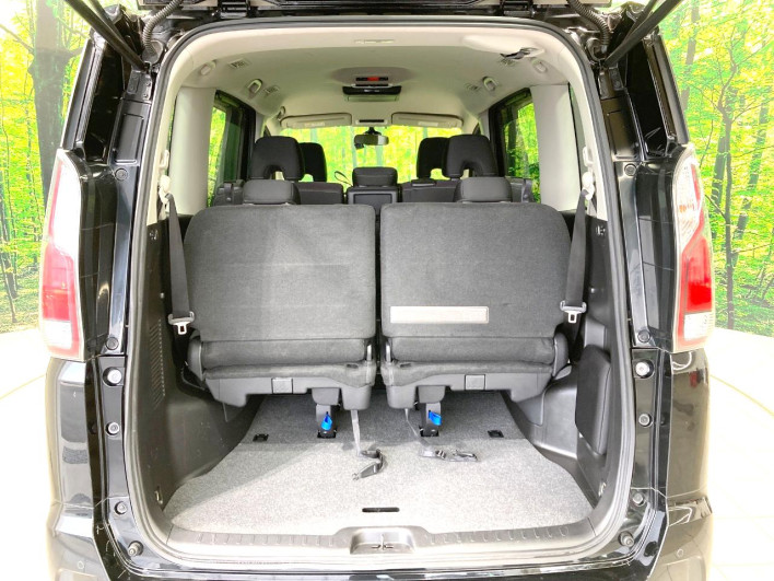 2016 Nissan Serena DAA-GFC27 (UW-6a3603f33431b)[16]
