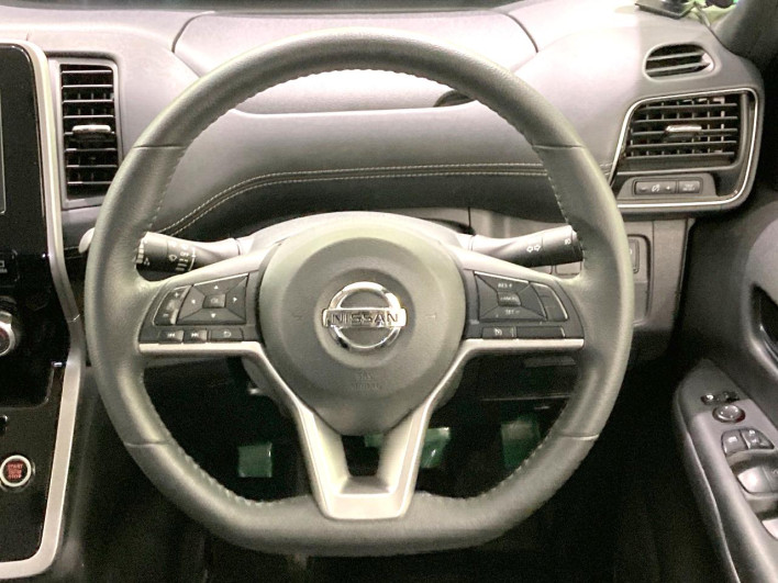 2016 Nissan Serena DAA-GFC27 (UW-6a3603f33431b)[26]
