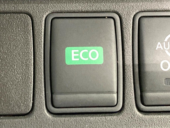 2016 Nissan Serena DAA-GFC27 (UW-6a3603f33431b)[29]