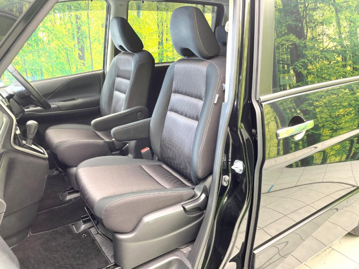 2017 Nissan Serena DAA-GFC27 (UW-6a3603f3e9490)[21]