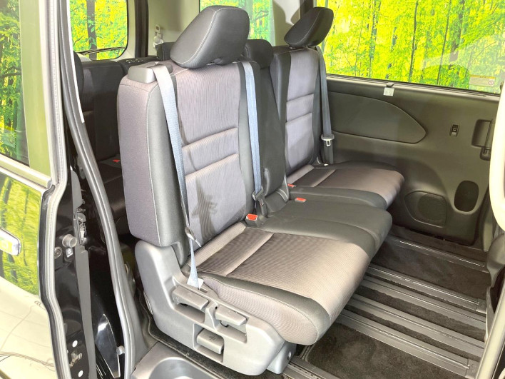 2017 Nissan Serena DAA-GFC27 (UW-6a3603f3e9490)[17]