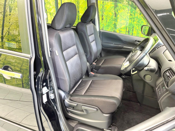 2017 Nissan Serena DAA-GFC27 (UW-6a3603f3e9490)[16]