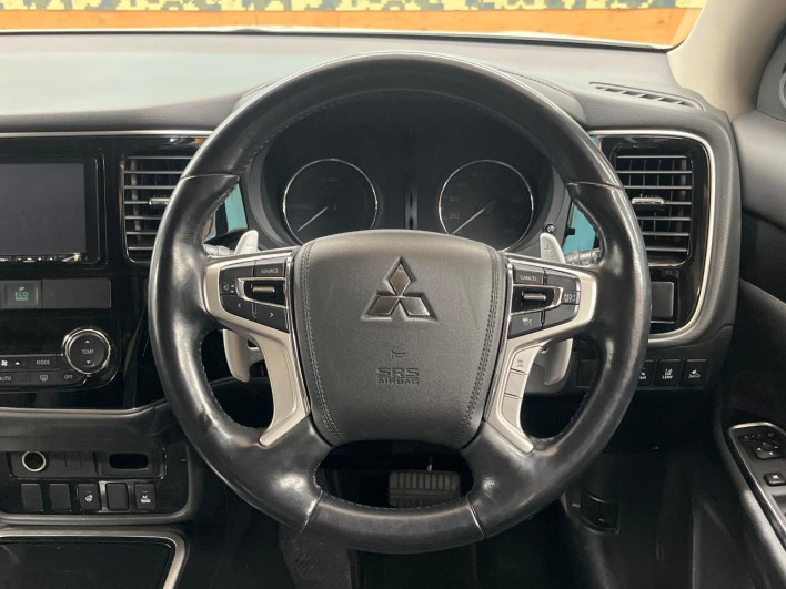 2017 Mitsubishi OUTLANDER PHEV DLA-GG2W (UW-6a3603fbf18df)[20]