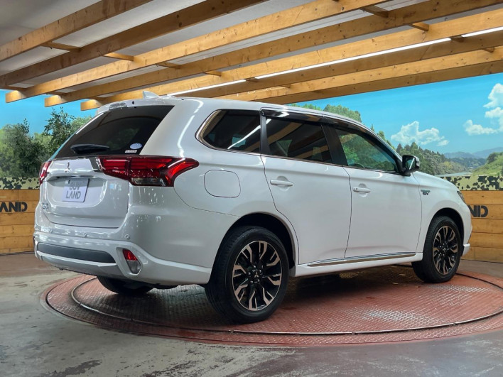 2017 Mitsubishi OUTLANDER PHEV DLA-GG2W (UW-6a3603fbf18df)[6]