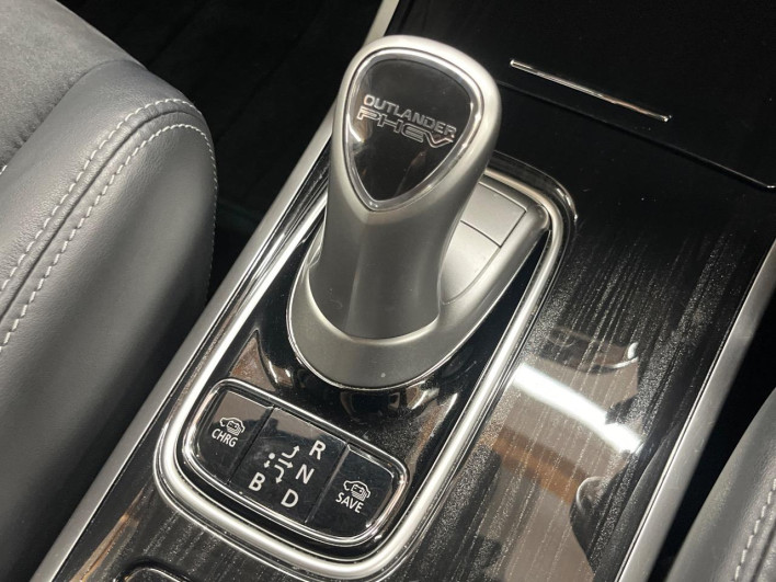 2017 Mitsubishi OUTLANDER PHEV DLA-GG2W (UW-6a3603fbf18df)[27]