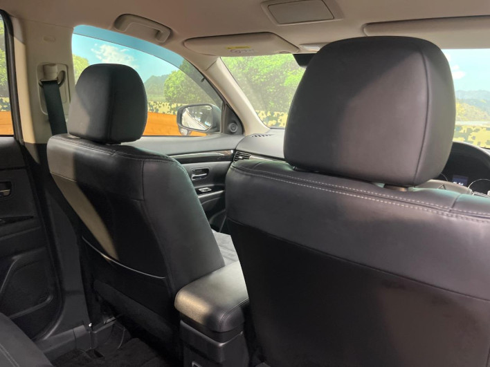 2017 Mitsubishi OUTLANDER PHEV DLA-GG2W (UW-6a3603fbf18df)[18]