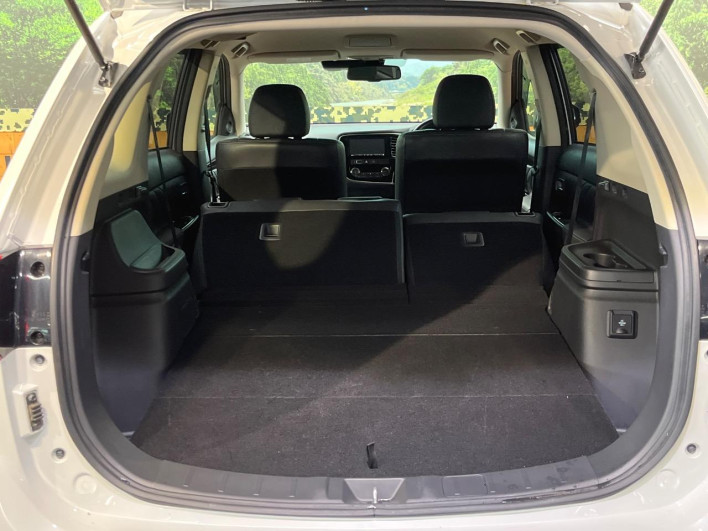 2017 Mitsubishi OUTLANDER PHEV DLA-GG2W (UW-6a3603fbf18df)[16]