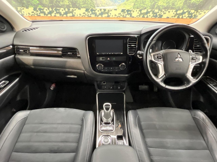 2017 Mitsubishi OUTLANDER PHEV DLA-GG2W (UW-6a3603fbf18df)[19]