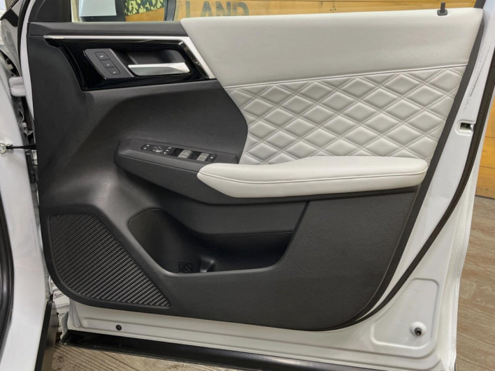 2023 Mitsubishi OUTLANDER PHEV 5LA-GN0W (UW-6a3604005e60d)[15]