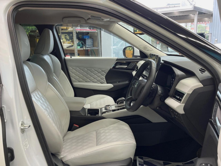 2023 Mitsubishi OUTLANDER PHEV 5LA-GN0W (UW-6a3604005e60d)[20]