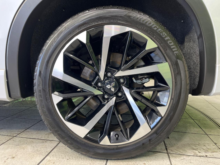2023 Mitsubishi OUTLANDER PHEV 5LA-GN0W (UW-6a3604006eba5)[17]