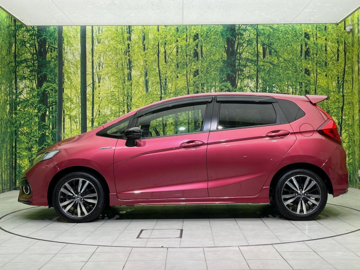 2017 Honda Fit Hybrid DAA-GP5 (UW-6a360402a1f6c)[12]