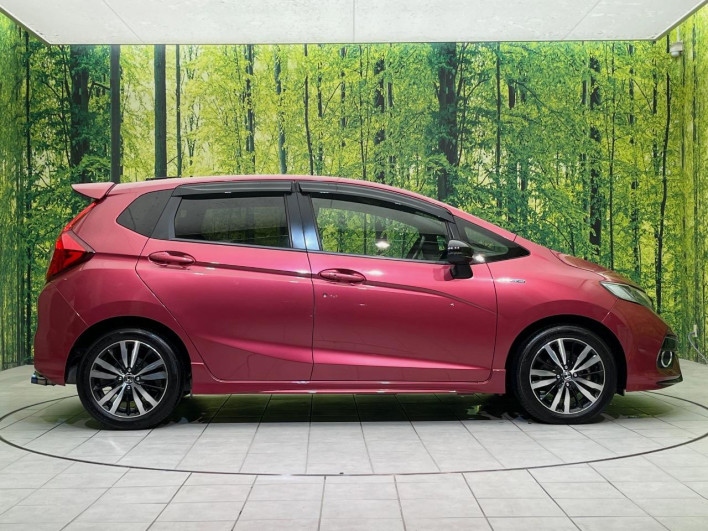 2017 Honda Fit Hybrid DAA-GP5 (UW-6a360402a1f6c)[8]