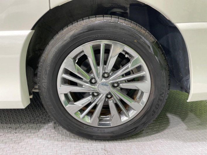 2014 Nissan Serena DAA-HC26 (UW-6a360416e468a)[13]