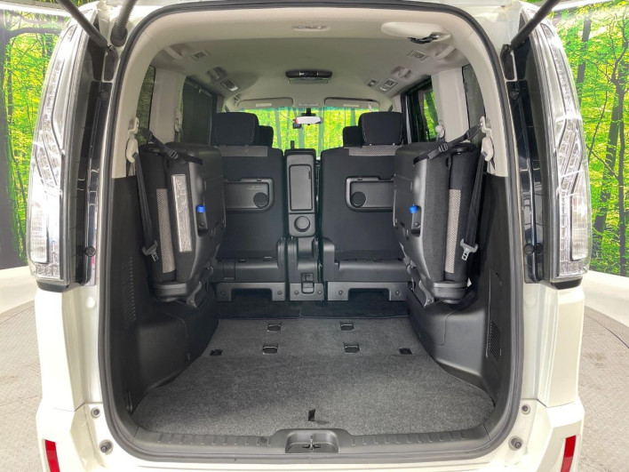2014 Nissan Serena DAA-HC26 (UW-6a360416e468a)[23]