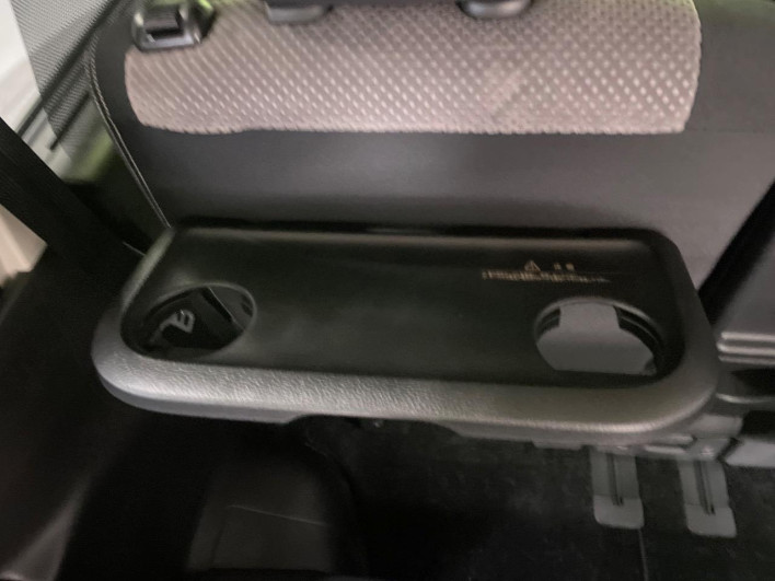 2014 Nissan Serena DAA-HC26 (UW-6a360416e468a)[25]
