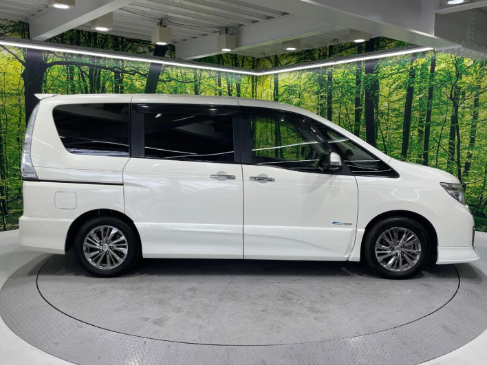 2014 Nissan Serena DAA-HC26 (UW-6a360416e468a)[19]