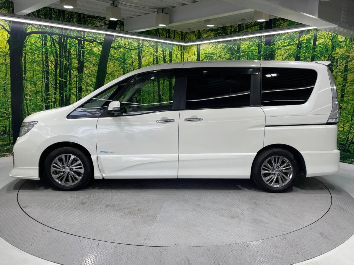 2014 Nissan Serena DAA-HC26 (UW-6a360416e468a)[15]