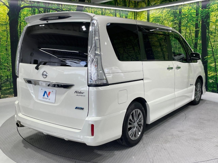 2014 Nissan Serena DAA-HC26 (UW-6a360416e468a)[18]