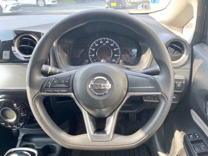 2018 Nissan Note DAA-HE12 (UW-6a36041a43cb8)[22]