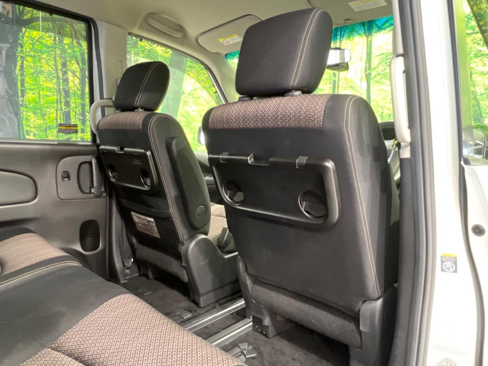 2016 Nissan Serena DAA-HFC26 (UW-6a360422eabbc)[22]