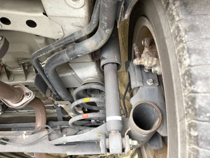 2016 Nissan Serena DAA-HFC26 (UW-6a360422eabbc)[13]