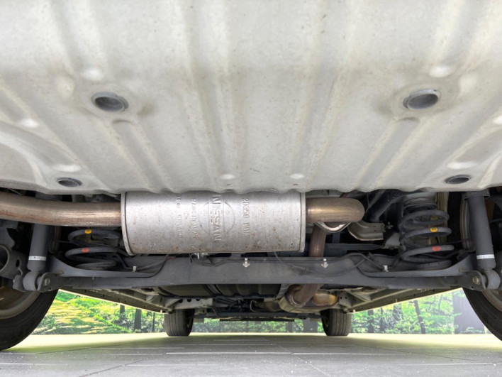 2016 Nissan Serena DAA-HFC26 (UW-6a360422eabbc)[12]
