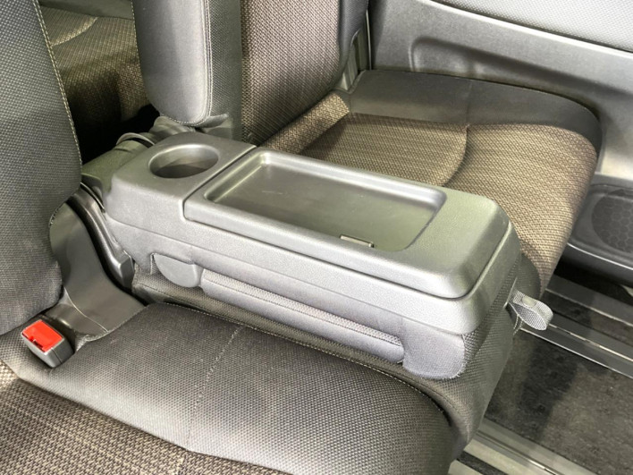 2016 Nissan Serena DAA-HFC26 (UW-6a360422eabbc)[25]